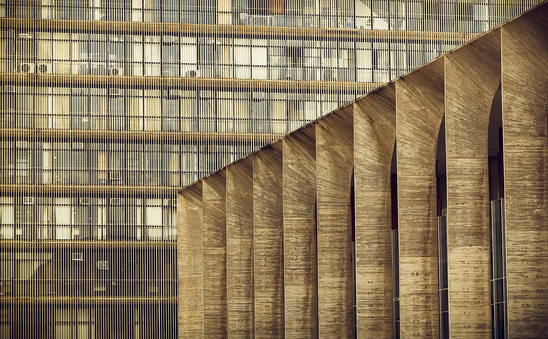 O Congresso Nacional: a cúpula, a bacia e as torres gêmeas no eixo da Esplanada.