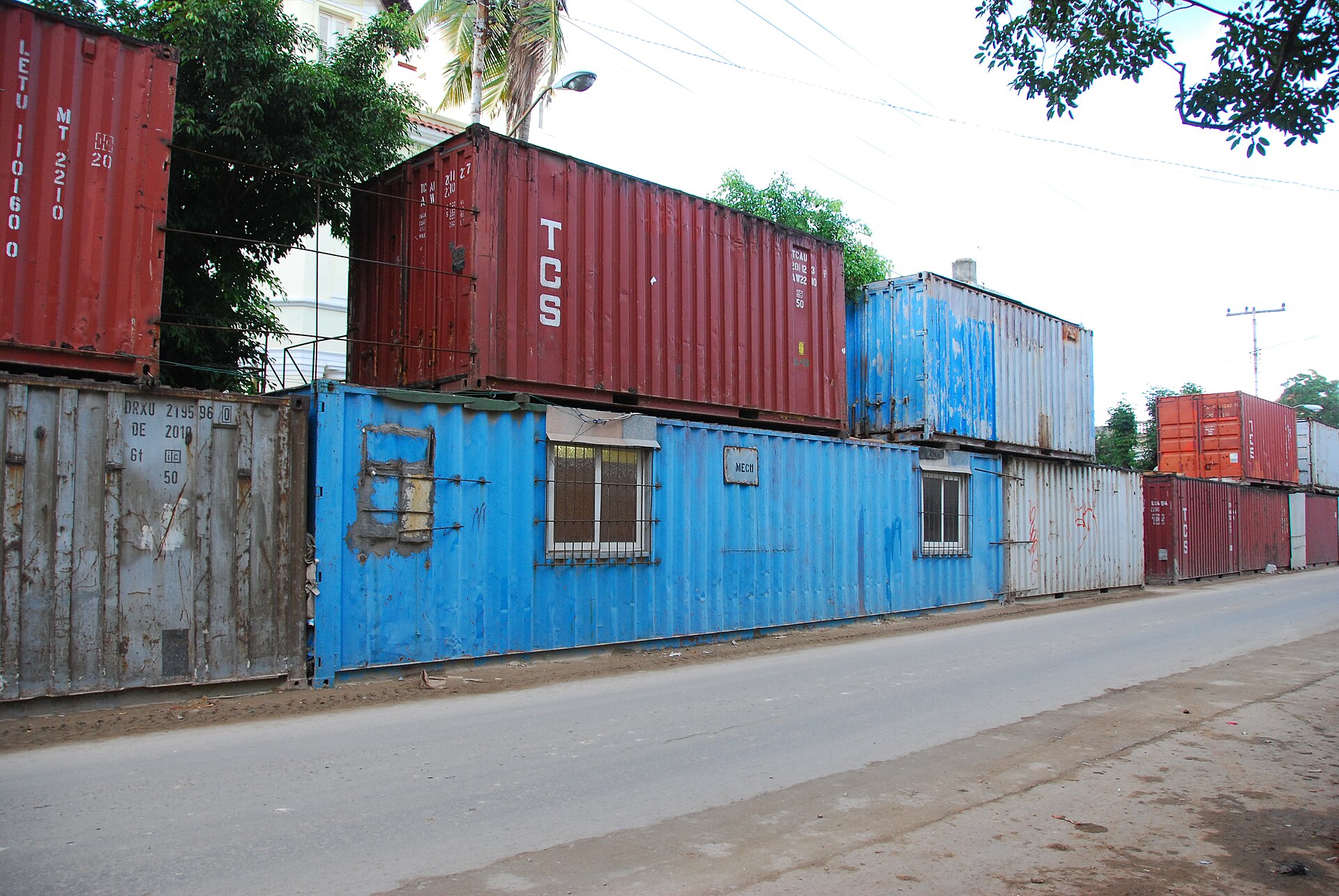 A casa que chega pronta de caminhão