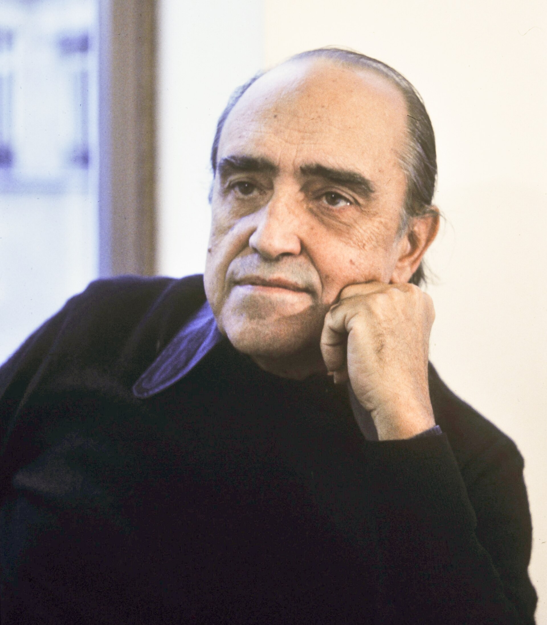 Oscar Niemeyer, o arquiteto das curvas que viraram o símbolo do Brasil moderno.