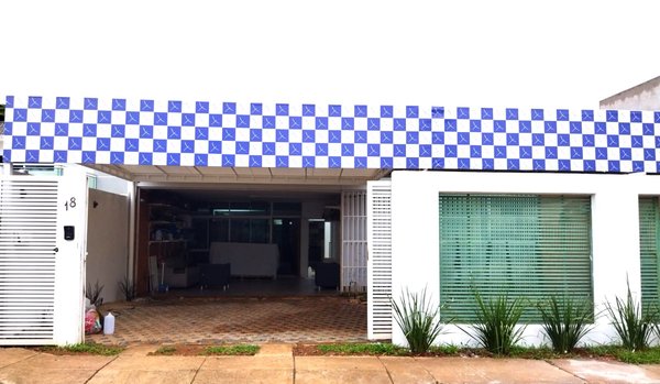 Fachada e entrada da casa
