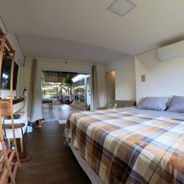 Suíte do Amor con cama de matrimonio y salida al patio