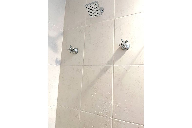 Apartamento no Itaim com piscina, wifi e garagem.