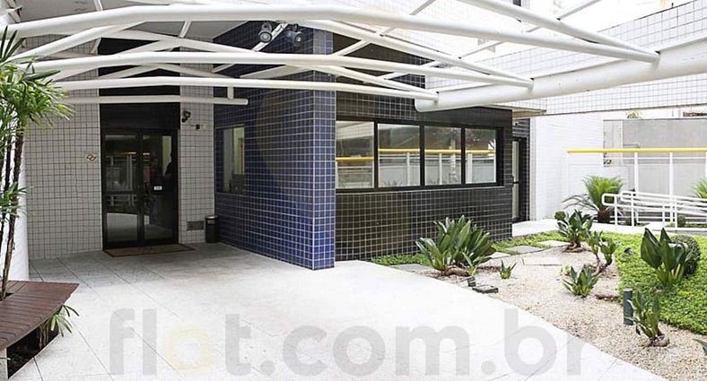 Apartamento no Itaim com piscina, wifi e garagem.