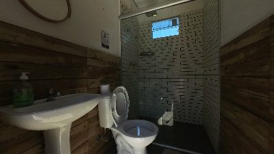 Banheiro externo do pátio — Villa Kubitschek